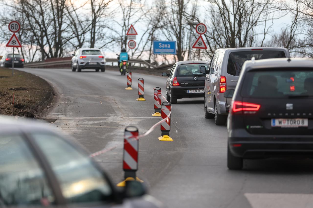 Zagreb: Velike gužve na prilazu Jadranskom mostu zbog gradnje privremene prometnice