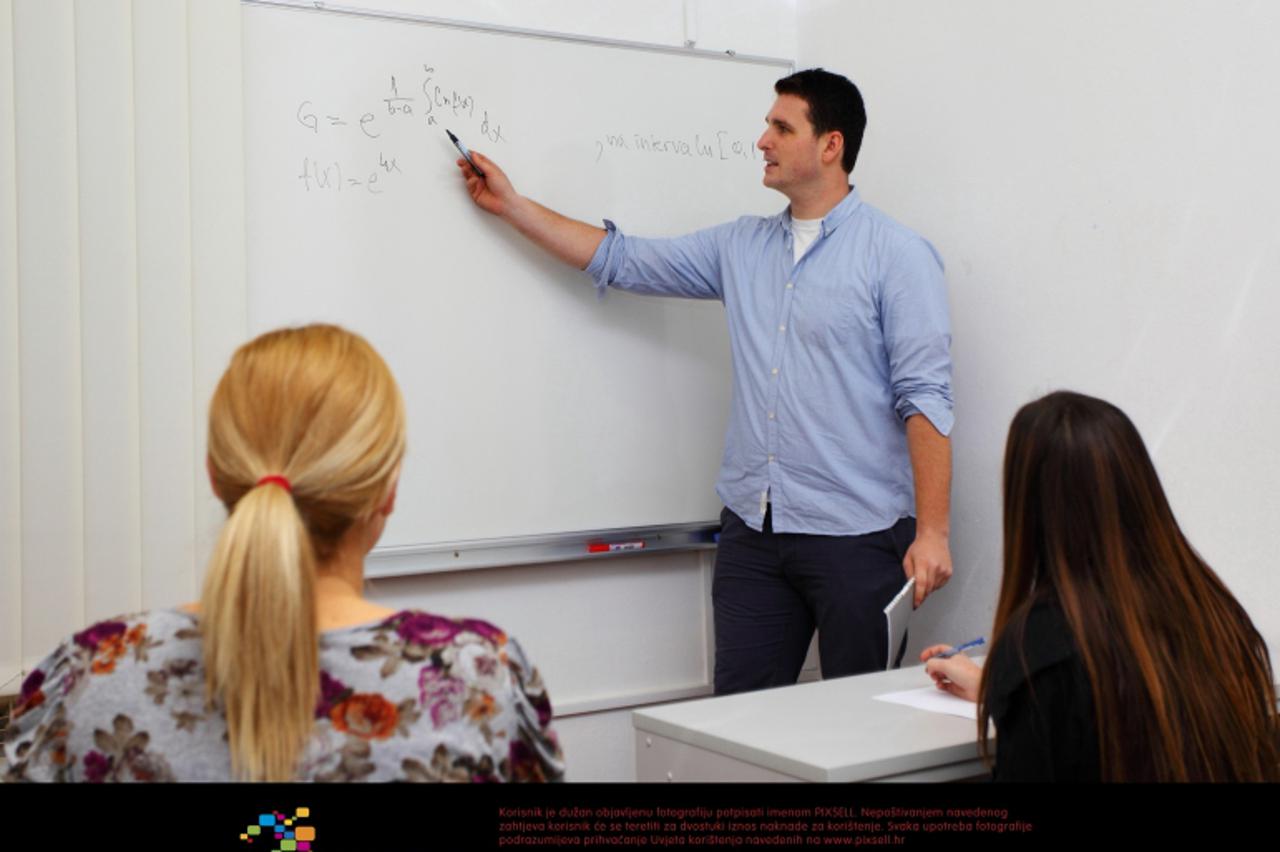 '14.11.2012., Zagreb - Mihael Arlovic ima samo 21 godinu i tvrtku Studilica u Vodnikovoj ulici s pet zaposlenika koji poducavaju ucenike i studente. Uskoro planira iz Zagreba posao prosiriti po cijelo