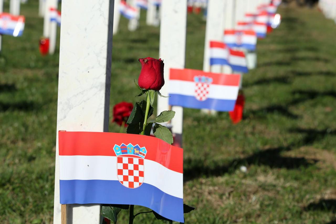 Detalji s Memorijalnog groblja u Vukovaru