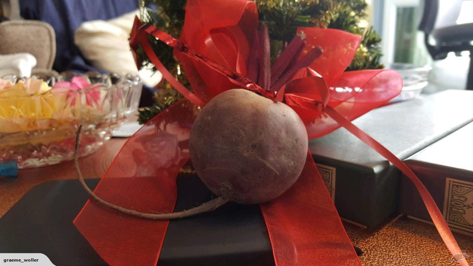 Ako niste zadovoljni svojim poklonom za Božić možda vas utješe ove fotografije poklona koji se na stranici www.trademe.co.nz prodaju pod nazivom neželjeni božićni pokloni. Na vrhu ove liste izdvajamo ciklu koju je netko dobio za Božić i sada je prodaje za 45 dolara. 