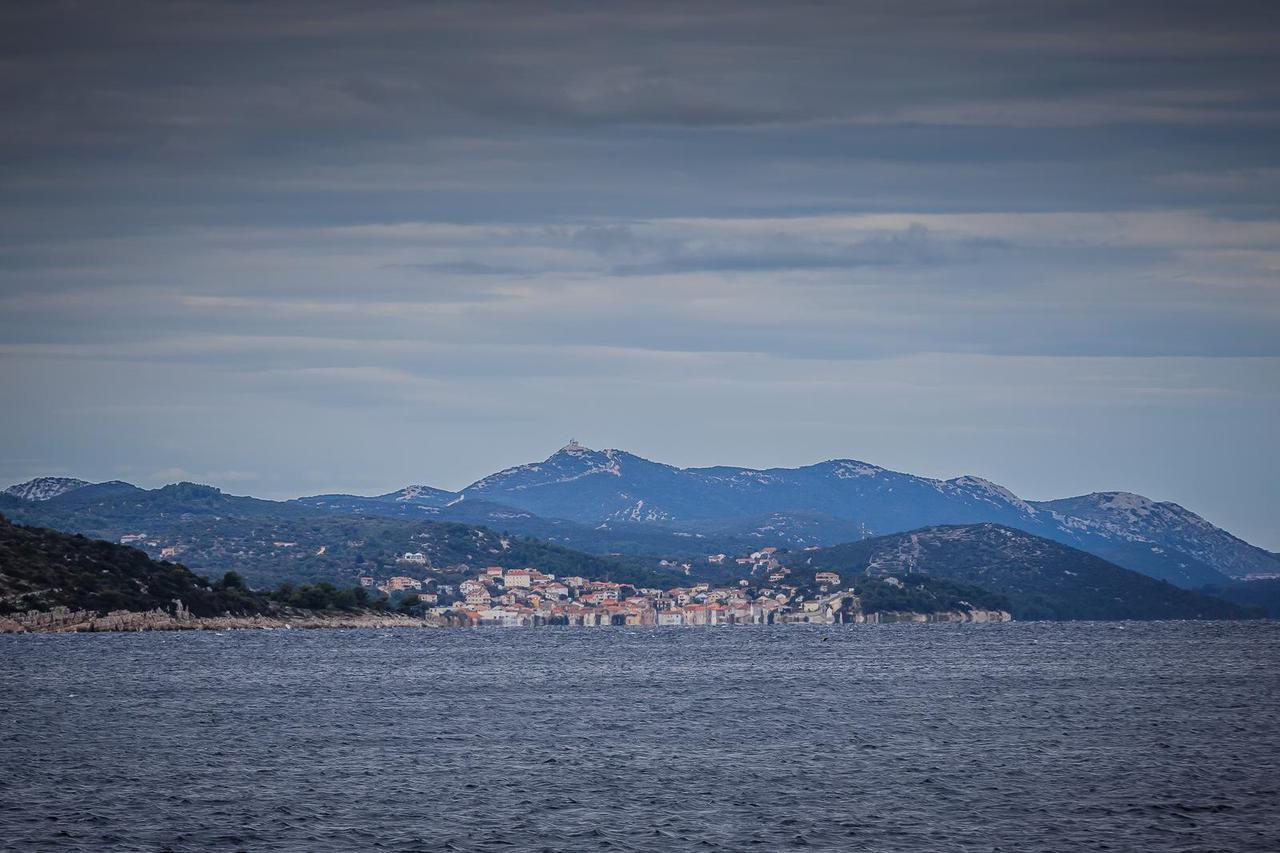 Pogled na mjesto Sali na Dugom Otoku