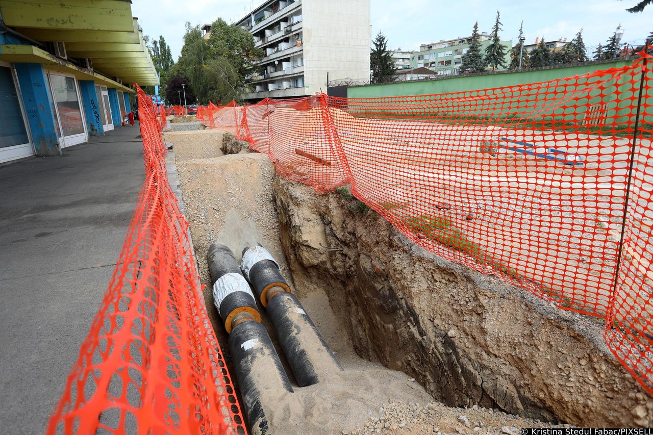 Karlovac: Mjesto na Autobusnom kolodvoru gdje je poginuo muškarac pri padu u iskop vrelovoda