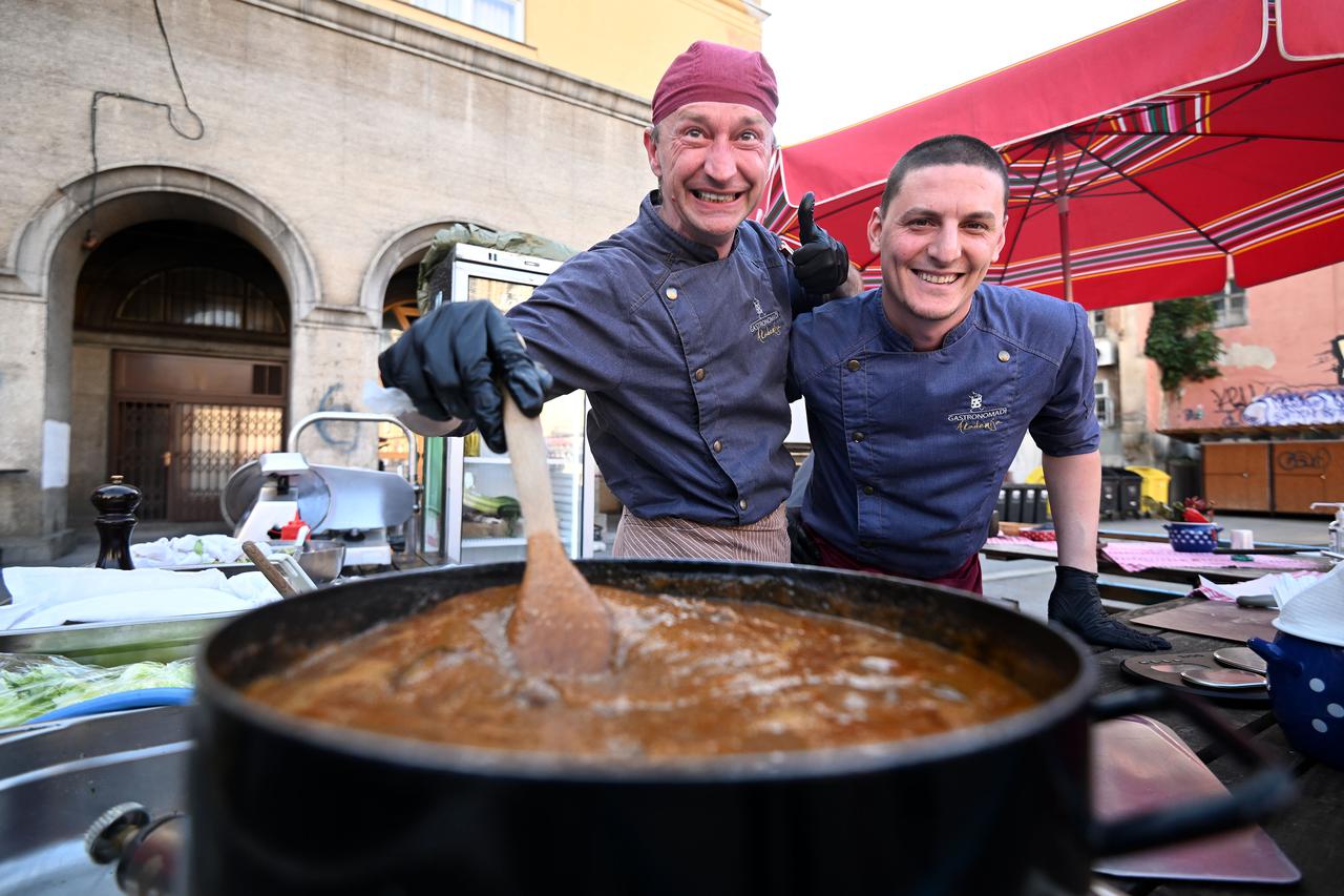 Zagreb: PLACE market na tržnici Dolac koja u popodnevnim satima postaje mjesto druženja