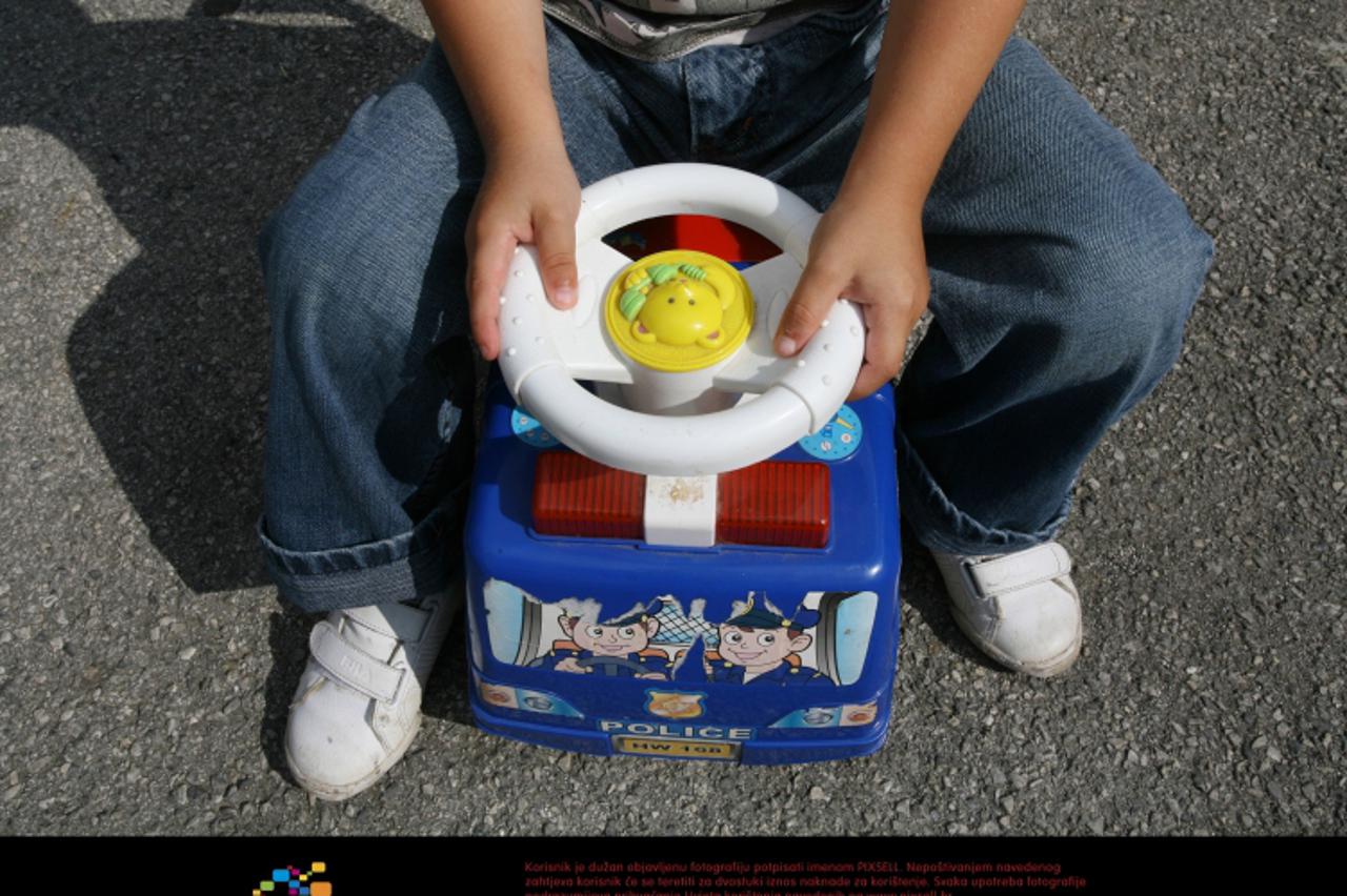 '10.06.2011., Zagreb - Druzenje s djecom iz Caritasova doma za nezbrinutu djecu.  Photo: Tomislav Miletic/PIXSELL'