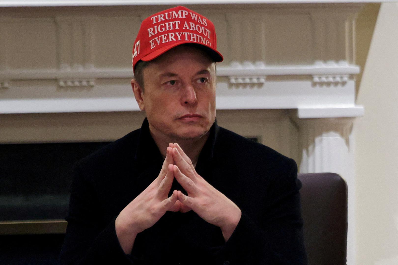 Na prvom mjestu kao najbogatiji čovjek na svijetu je Elon Musk. Američki poduzetnik, inženjer i inovator najpoznatiji je po tome što je osnivač i izvršni direktor nekoliko visokotehnoloških tvrtki, uključujući Tesla, SpaceX, i Neuralink. Osim toga, on je desna ruka američkog predsjednika Donalda Trumpa. njegova se imovina procjenjuje na 342 milijarde eura. 