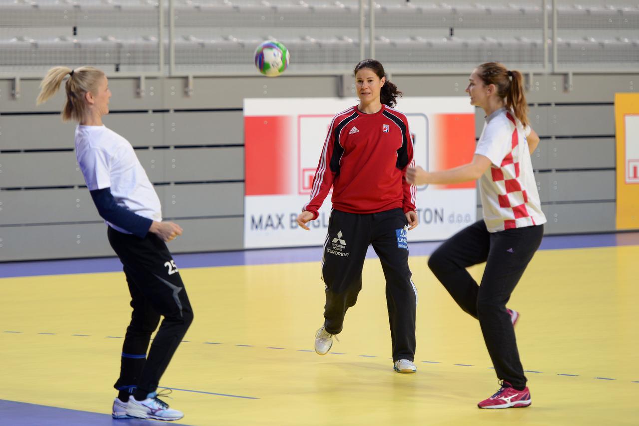 26.11.2014. Arena, Varazdin, U varazdinskoj Areni odrzan je trening Hrvatske zenske rukometne reprezentacije Photo: Marko Jurinec/PIXSELL