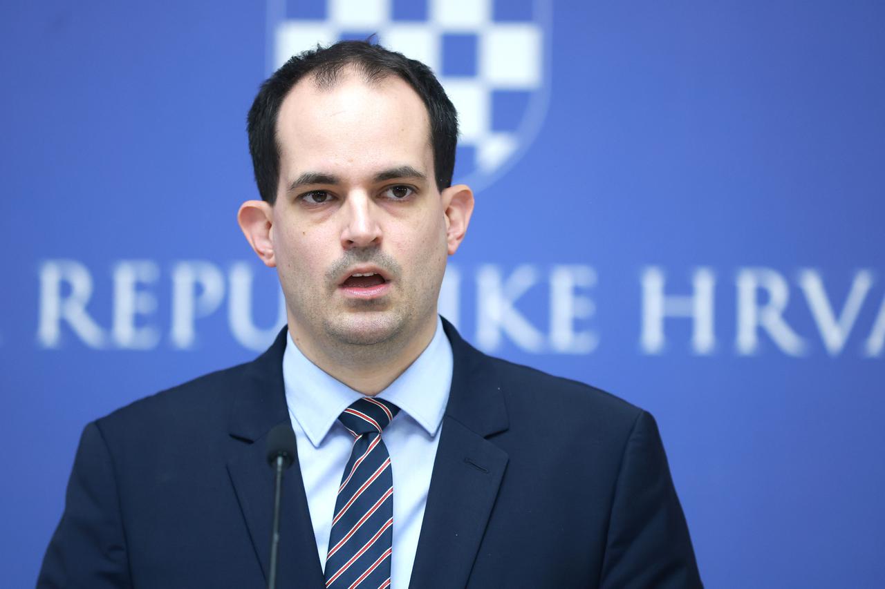 Nakon sastanka vladajuće koalicije medijima se obratio Ivan Malenica