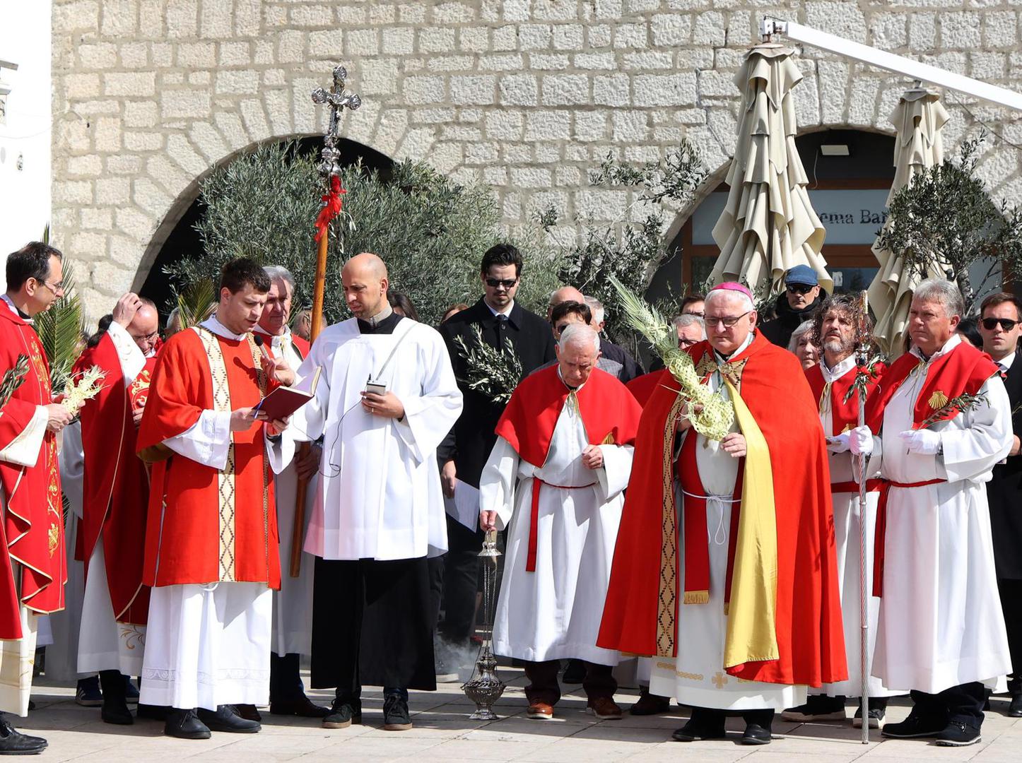 Cvjetnica se naziva i "Radosnica" jer s njome završava korizmeno vrijeme i ulazimo u radost Uskrsa. No, s Cvjetnicom počinje i vrijeme Isusove muke. U Velikom tjednu slave se najveće tajne kršćanstva - Isusova muka, smrt, pokop i uskrsnuće.