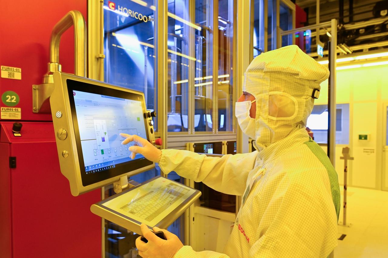 Media preview for new wafer production line of Bosch in Dresden