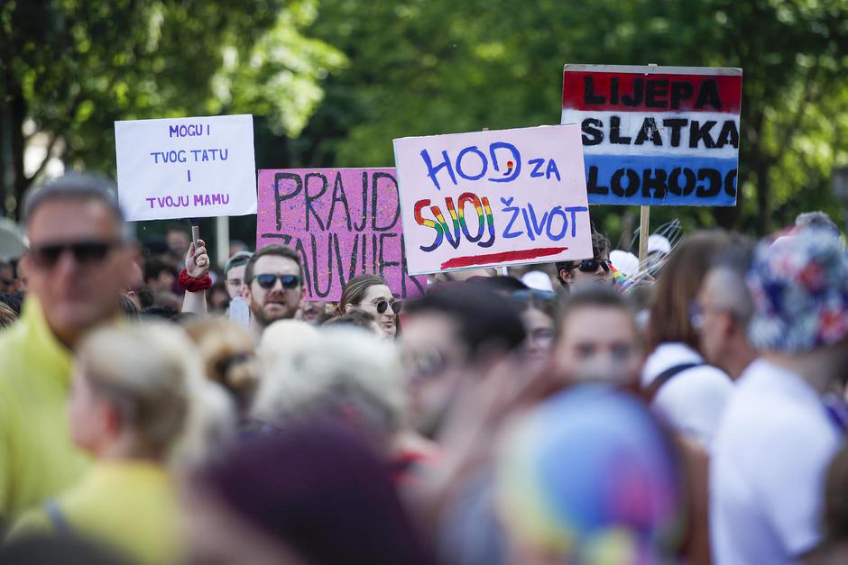 Zagreb: Okupljanje sudionika 21. Povorke ponosa pod sloganom "Dajte nam naša četiri zida!"