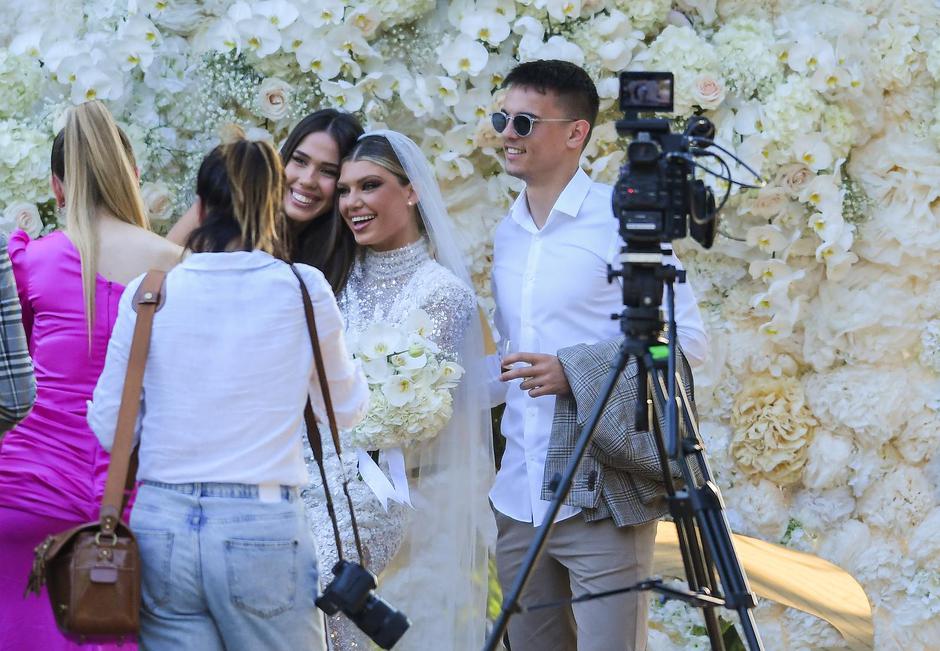 EKSKLUZIVNE FOTOGRAFIJE Varaždin: Vjenčanje Dine Dragije i Tina Jedvaja u dvorcu Leitner