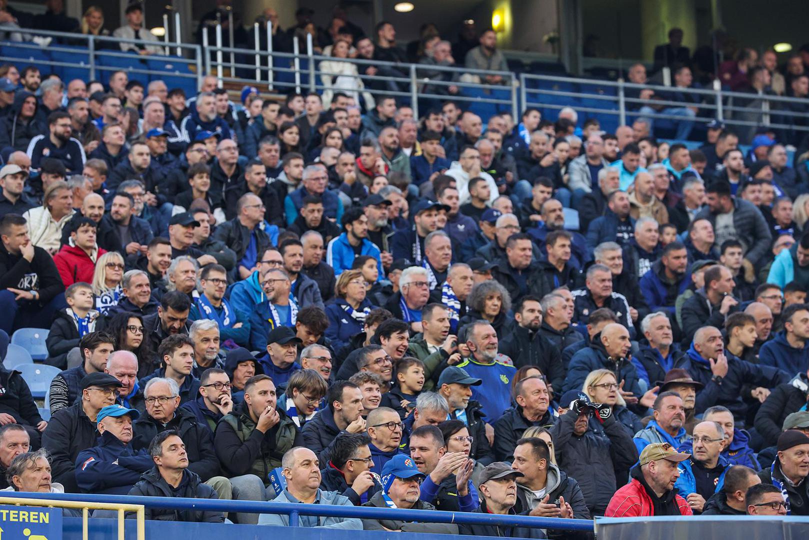 Ipak, nakon što je Dominguez zabio za 2:0, sa sjevera se ipak prolomio pljesak i skandiranje 'Dinamo! Dinamo!'.