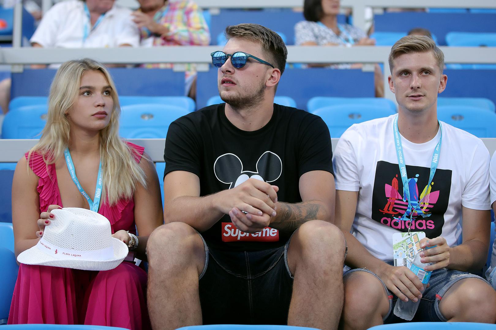 ''Sada nas je četvero'', napisala je u objavi. 