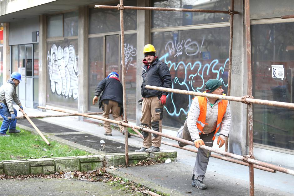 Zagreb: Postavljanjem skela počela sanacija zgrade u Vukovarskoj