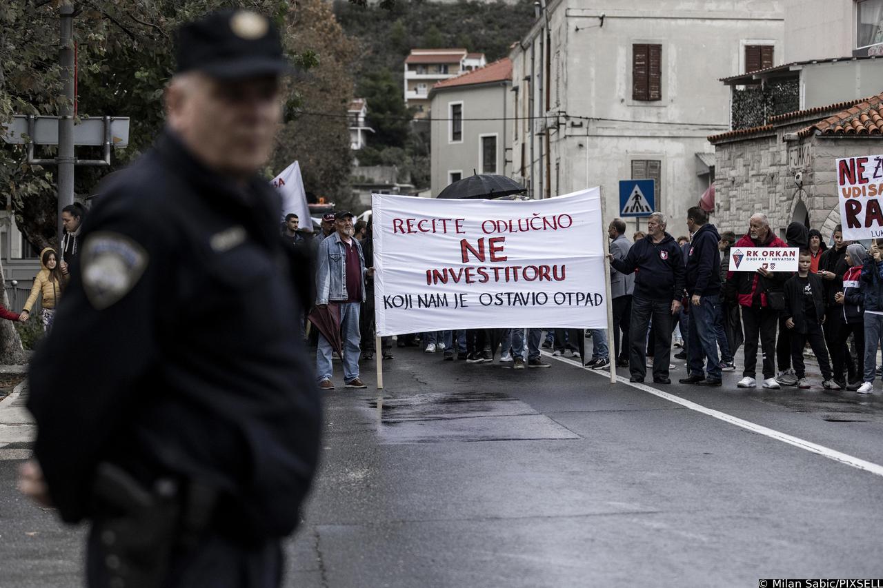 Dugi Rat: Prosvjed mještana zbog stotine tisuća tona šljake