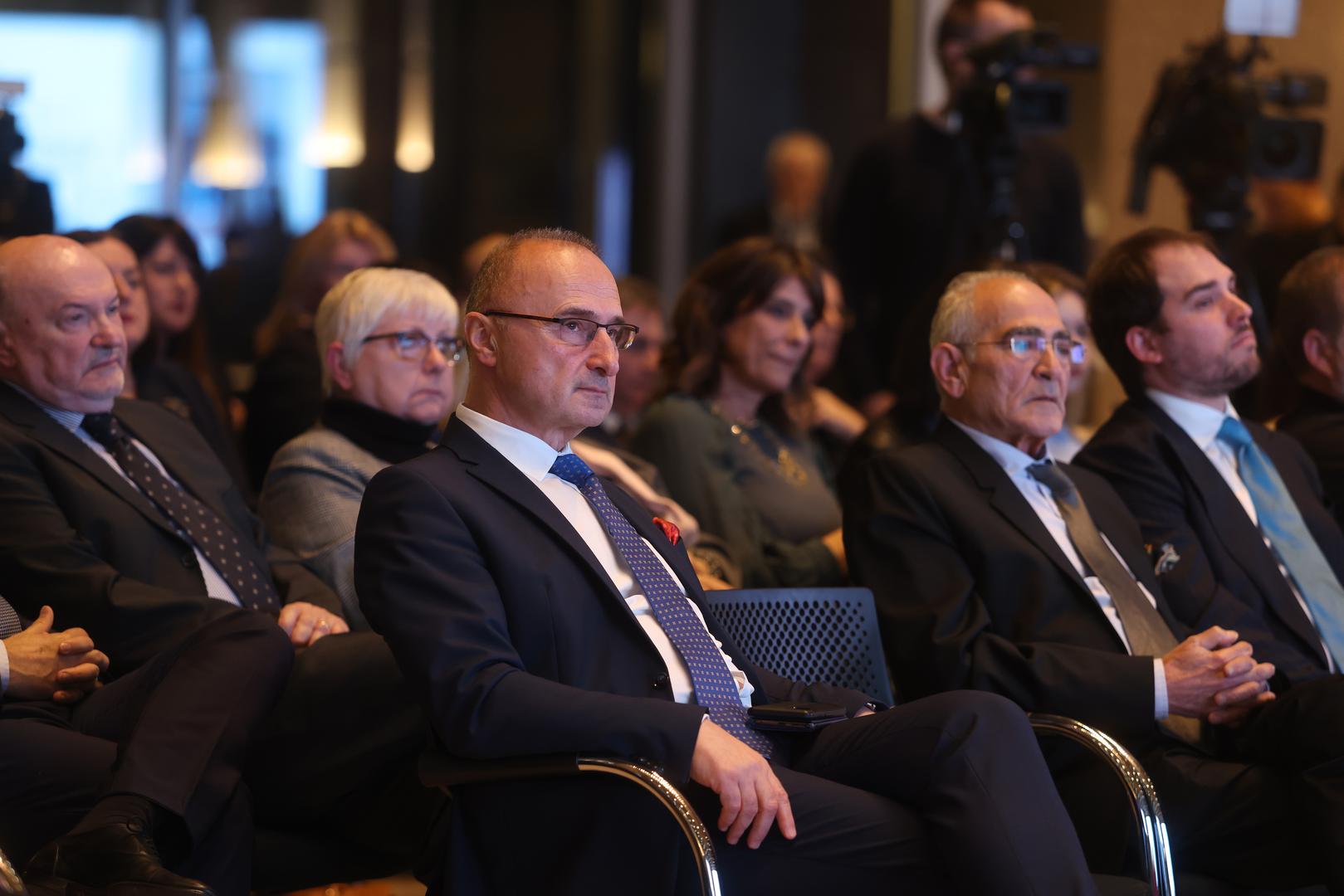 16.01.2023., Zagreb - U Nacionalnoj i sveucilisnoj knjiznici odrzana je promocija 2. dopunjenog izdanja knjige "Diplomatska oluja" Mate Granica. ministar vanjskih i europskih poslova Gordan Grlic Radman Photo: Boris Scitar/Vecernji list/PIXSELL