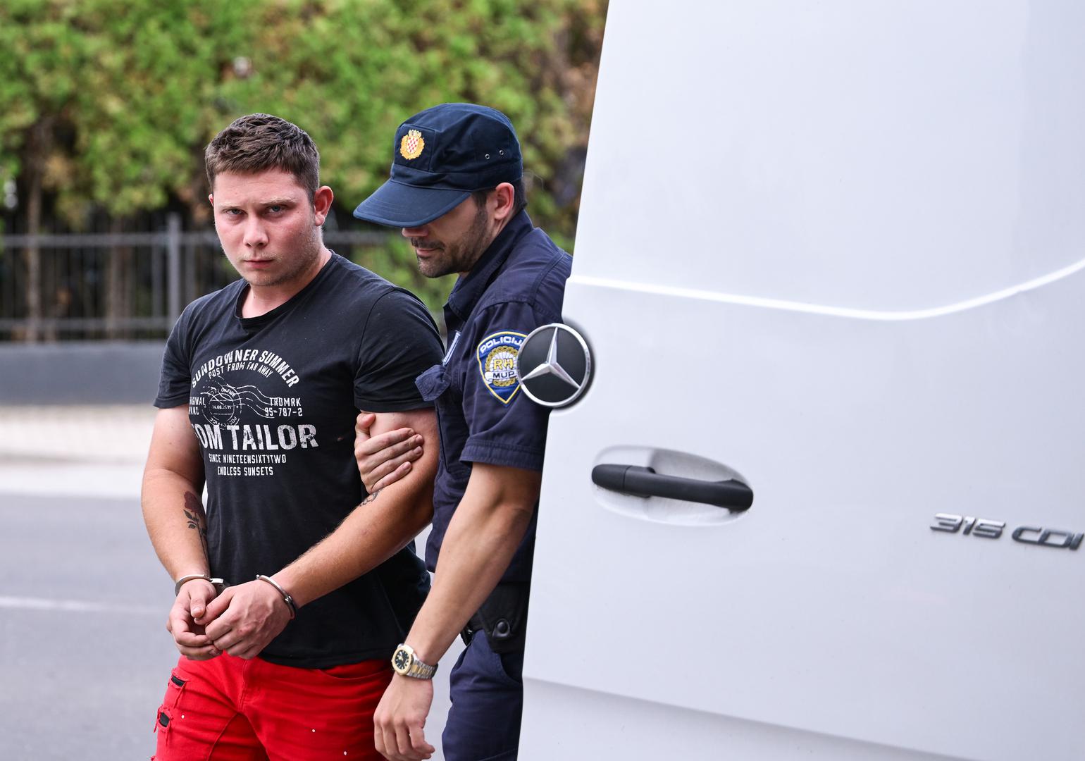 Policija je ubrzo locirala vozilo i oslobodila muškarca, koji je potom zbrinut zbog ozljeda, dok su osumnjičeni privedeni.