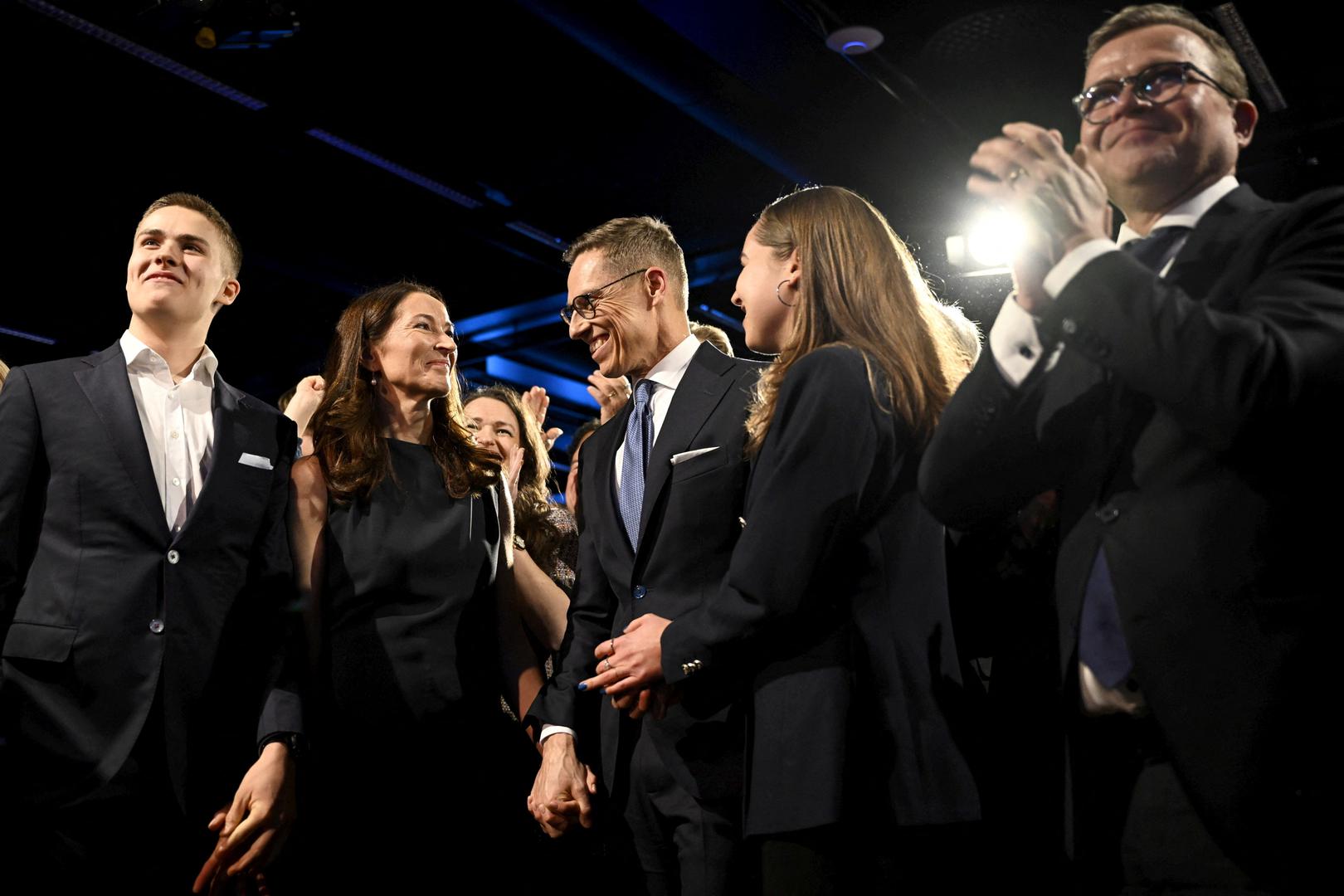 National Coalition Party (NCP) presidential candidate Alexander Stubb reacts to the results of the advance votes, flanked by his son Oliver, wife Suzanne Innes-Stubb, daughter Emilie, and Finnish Prime Minister Petteri Orpo, at his election reception in Helsinki, Finland, February 11, 2024. Lehtikuva/Emmi Korhonen via REUTERS ATTENTION EDITORS - THIS IMAGE WAS PROVIDED BY A THIRD PARTY. NO THIRD PARTY SALES. NOT FOR USE BY REUTERS THIRD PARTY DISTRIBUTORS. FINLAND OUT. NO COMMERCIAL OR EDITORIAL SALES IN FINLAND. Photo: LEHTIKUVA/REUTERS