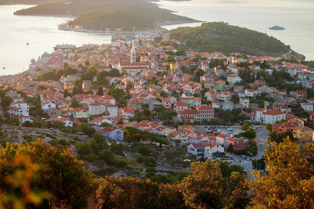 Zalazak sunca iznad Malog Lošinja