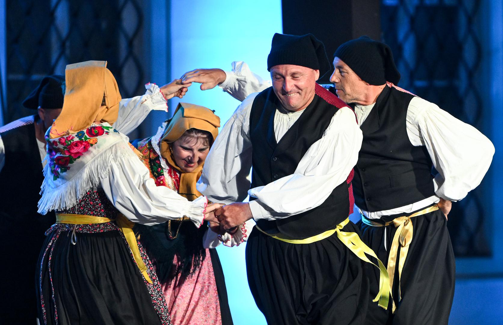 Kompletan program MSF Zagreb izvan Zagreba koji je uključio nastupe folklornih skupina iz inozemstva svakog je dana Smotre održan na različitim lokacijama - u Sv. Nedelji (Strmcu), u Beltincima u Sloveniji, u Vrbovcu te u Pleternici te je izazvao izuzetno velik interes i odaziv publike i posjetitelja