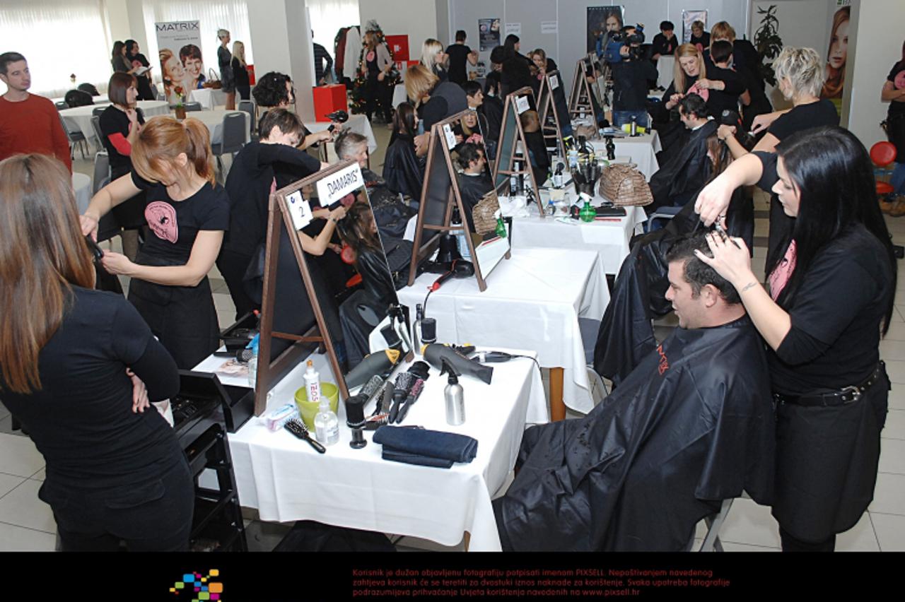 '16.12.2012., Sisak - Clanovi Sekcije frizera i kozmeticara Udruzenja obrtnika Sisak, origanizirali su humanitarnu akciju sisanja po simbolicnoj cijeni od 5 kn. Prikupljena sredstva namijenjena su obn