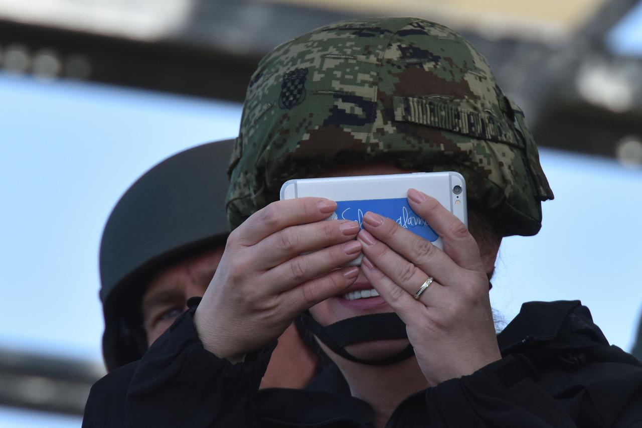 Politika je ostala riječ, ali je postala slika, s kojom moderni političari prolaze ili padaju kod svojih glasača