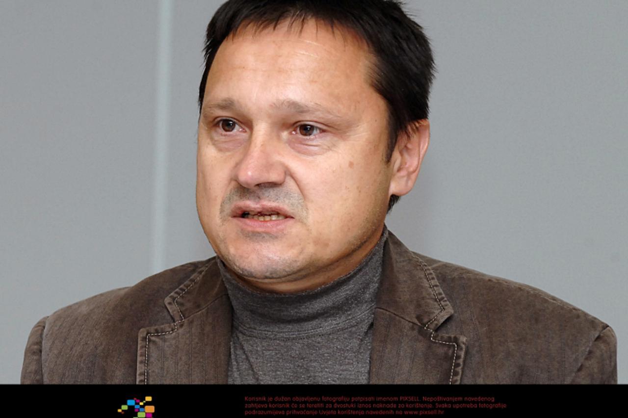 '22.11.2011., Sisak - Branko Borkovic Mladi Jastreb, nositelj liste A-HSS i Saveza za promjene u VI. izbornoj jedinici, na konferenciji za novinare predstavio svoj program.  Photo: Nikola Cutuk/PIXSEL