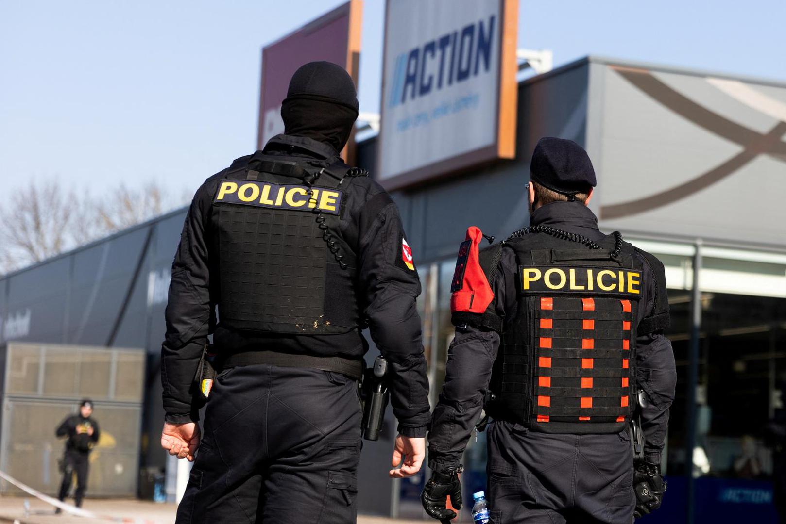 Police officers stand guard in a shopping area at the site where two women have died in a knife attack in Hradec Kralove, Czech Republic, February 20, 2025. REUTERS/Eva Korinkova Photo: EVA KORINKOVA/REUTERS