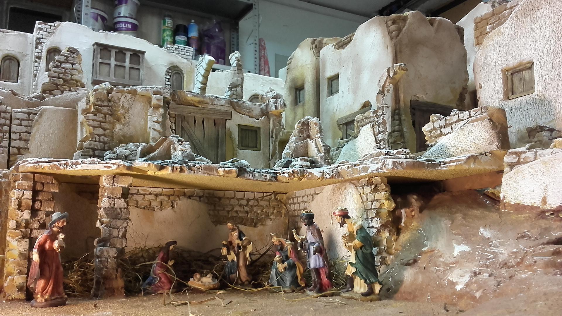 Marin Filipčić – Izradio je repliku Betlehema veličine 4x2 metra. Ove godine prvi su put postavljene u crkvi sv. Ivana Krstitelja u Zaprešiću.