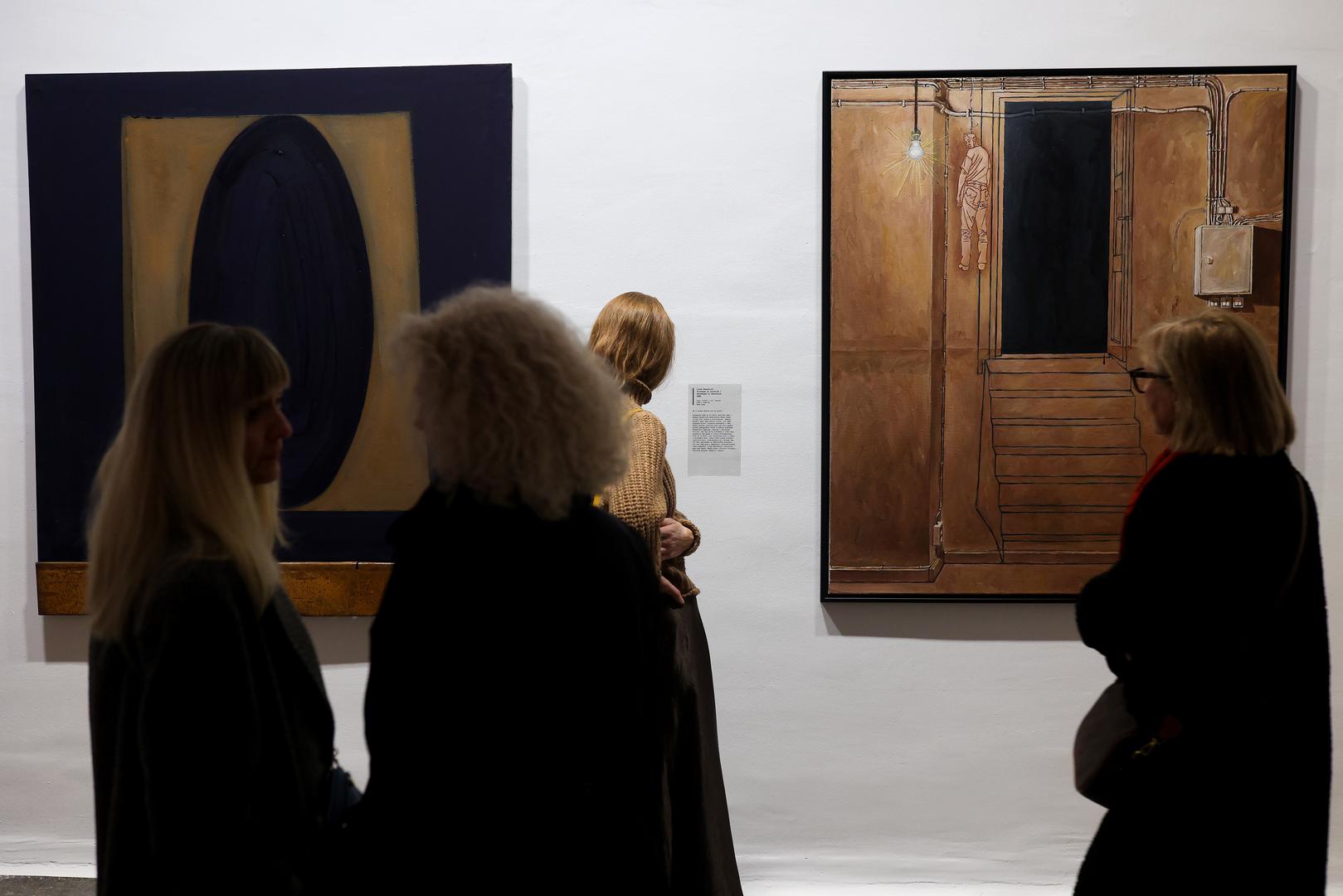 Na ovoj izložbi klasična uporišta gube svoju važnost, a u prvi plan stavlja se ono što guramo pod tepih: kontradiktorni impulsi, strahovi i želje koji nas i pokreću i zbunjuju, naglasila je Barišić. Zajedno s drugom kustosicom izložbe, Ksenjom Orelj, pročitala je njihovu inačicu manifesta nadrealizma