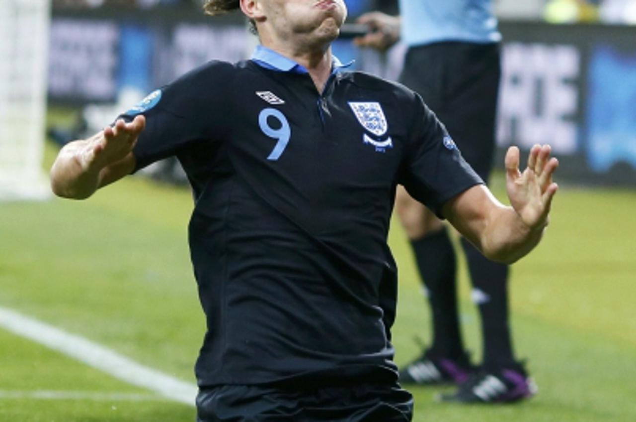 'England's Andy Carroll celebrates after scoring against Sweden during their Group D Euro 2012 soccer match at the Olympic stadium in KIev, June 15, 2012.  REUTERS/Michael Dalder (UKRAINE  - Tags: SP