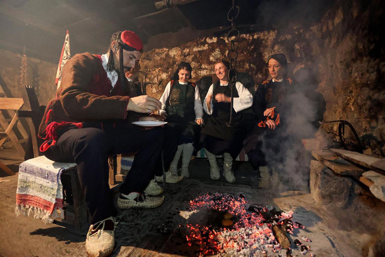Narodni običaji na Badnju večer u Gornjim Poljicima