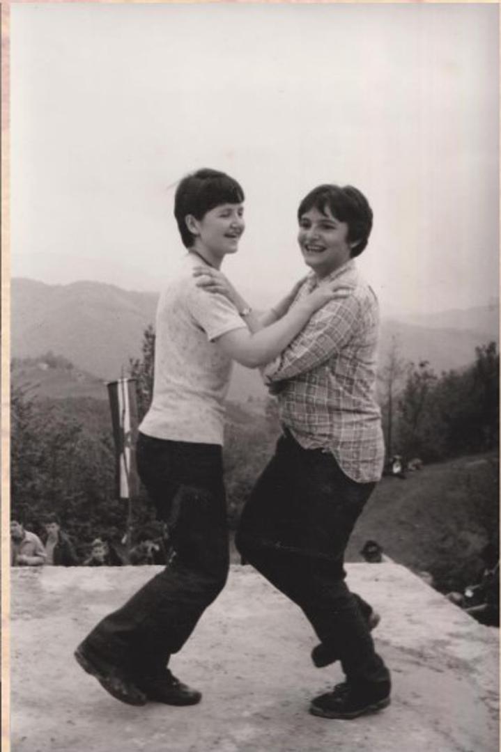 Sudionici pohoda 1965., kad se prvi put proslavila obljetnica, na cilju su i zaplesali