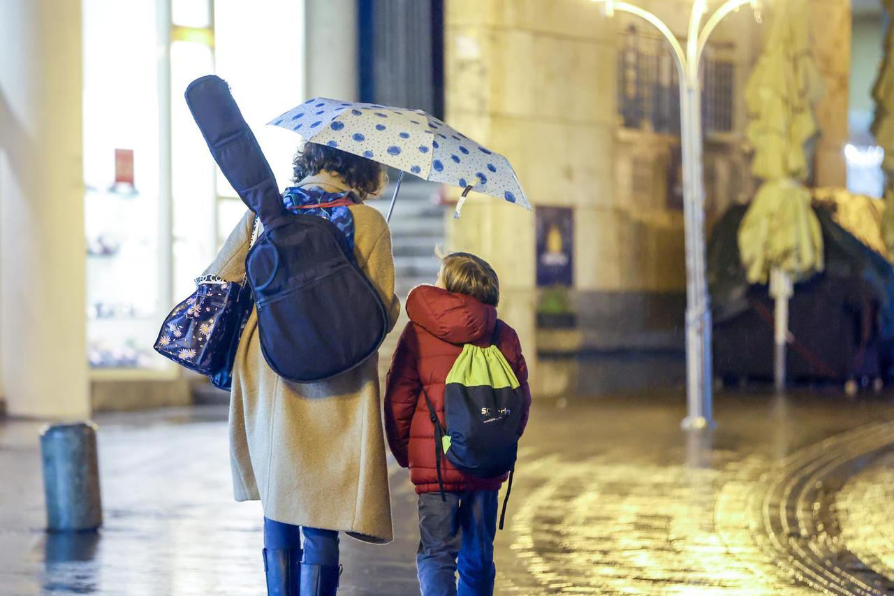 Zagreb: Kišna večer u središtu grada