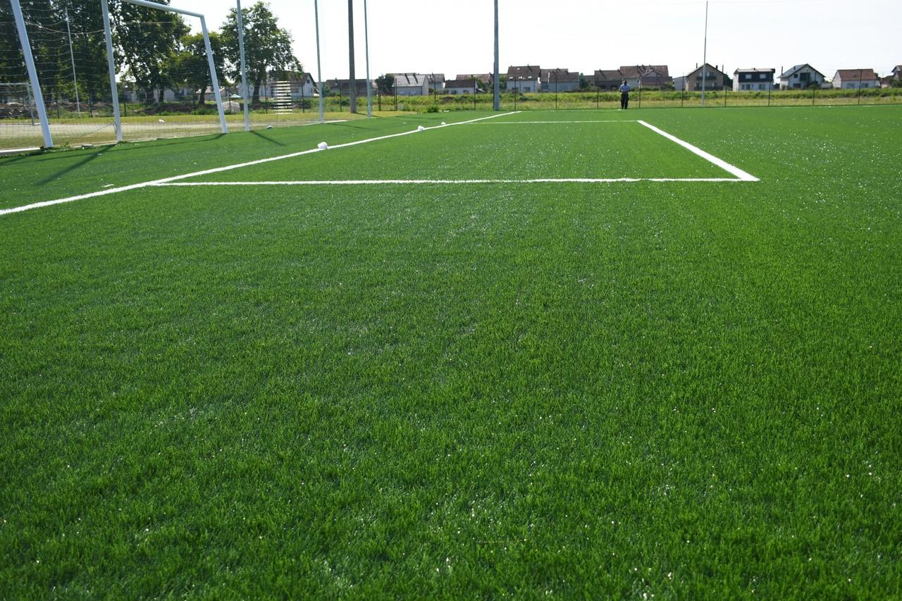 Bjelovar: Umjetna trava postavljena na pomoćno nogometno igralište