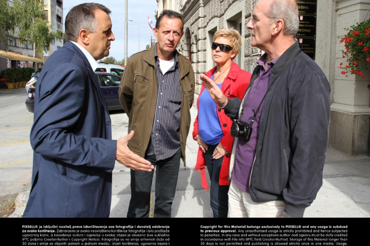 '05.10.2012., Karlovac - Saborski zastupnik SDP-a Josip Bencic odrzao tiskovnu konferenciju  ispred prostorija Radio Karlovca, gradskog medija, koji ce zbog lose financijske situacije vjerojatno u ste