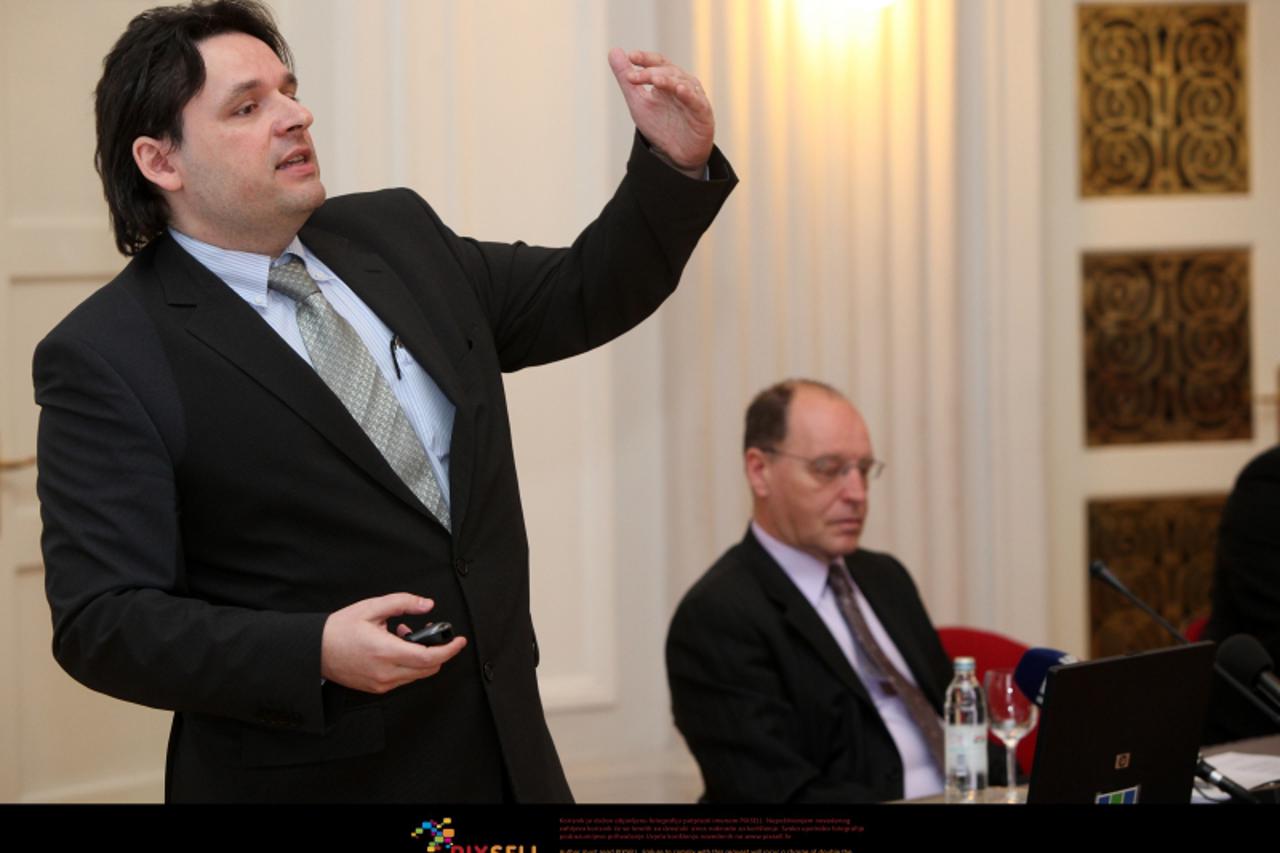 '10.03.2010., Zagreb - Konferencija za medije HUB-a i HUP-a u Novinarskom domu. Velimir Sonje.  Photo: Robert Anic/PIXSELL'