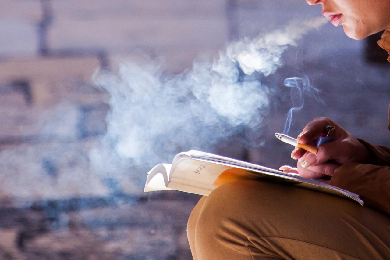 08.11.2012., Stara gradska jezgra, Dubrovnik - Ovisnost o nikotinu, sve veca medju mladjom populacijom.  Photo: Grgo Jelavic/PIXSELL