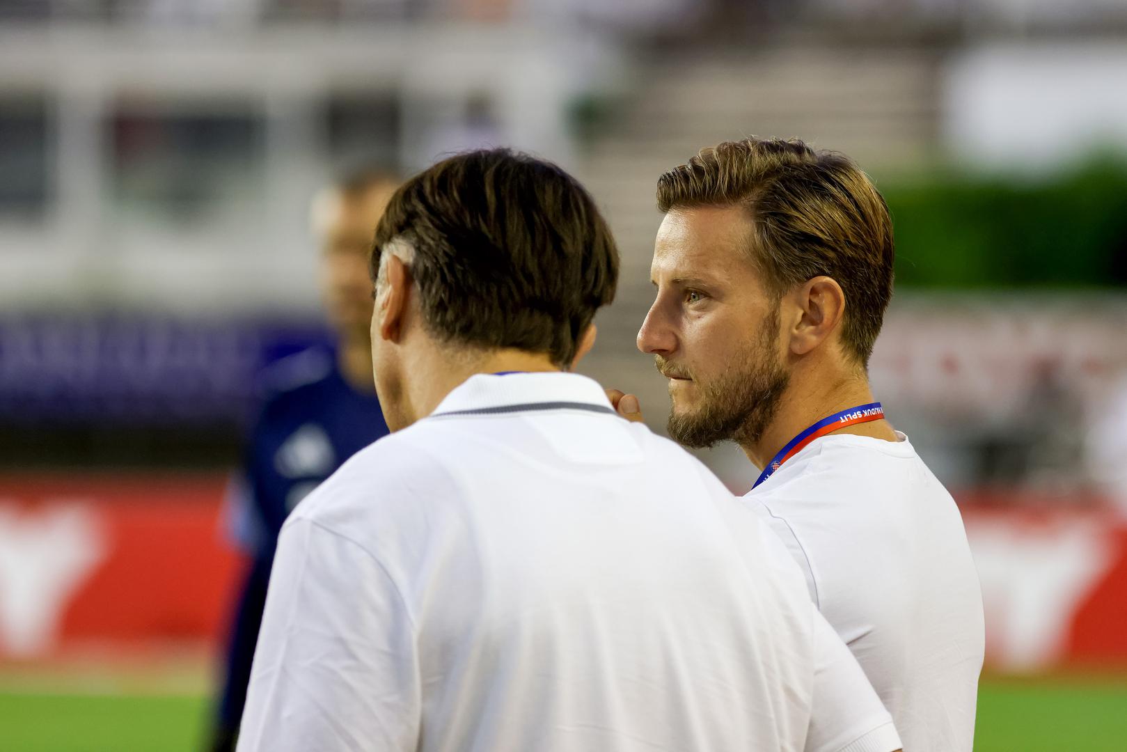 Na terenu je, kao da je spreman za igru, bio i Ivan Rakitić. Desna ruka prvog sportskog operativca Gorana Vučevića već je ovog ljeta često uveseljavao navijače dovođenjem novih pojačanja