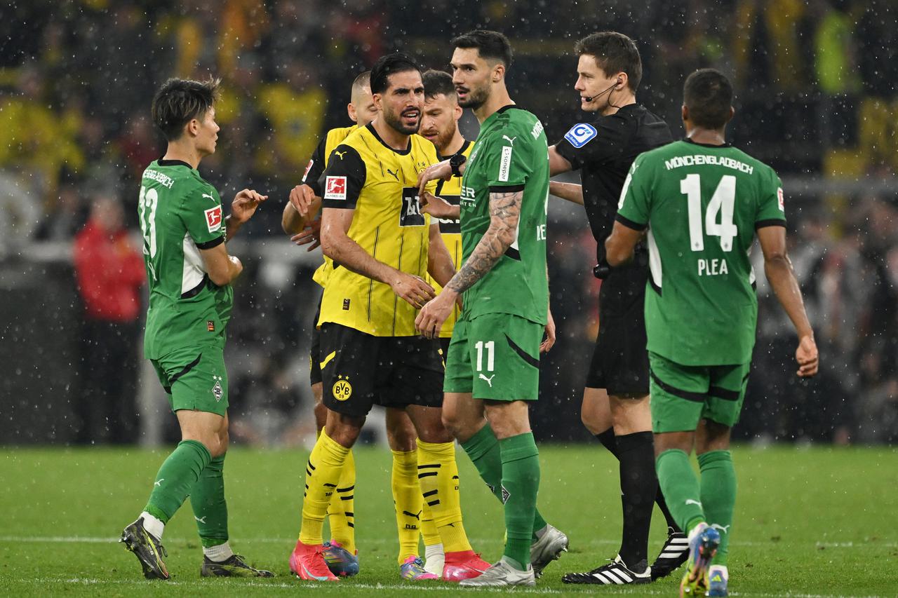 Bundesliga - Borussia Dortmund v Borussia Moenchengladbach