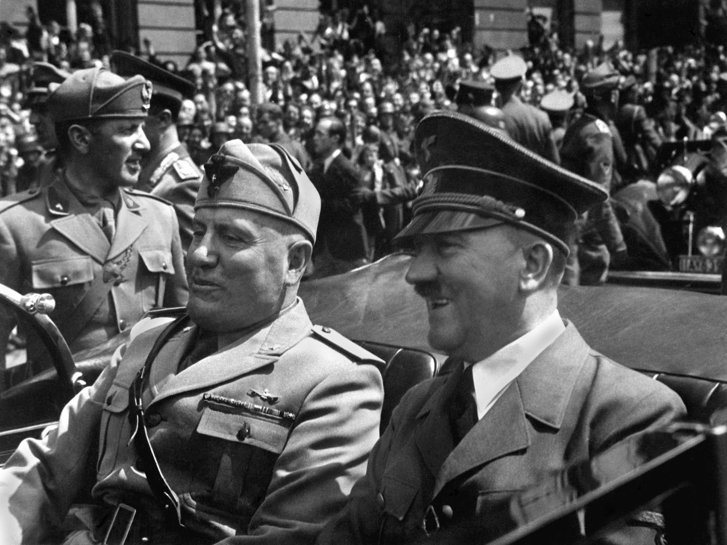 8. Italija je bila pod fašističkom diktaturom 20 godina: Benito Mussolini ili ‘Il Duce’ bio je diktator Italije između 1922. do svoje smrti 1945. Mussolinija i njegovu ljubavnicu zarobile su savezničke snage u Dongu i kasnije ustrijelile u obližnjoj Mezzegri dok su pokušavali pobjeći iz Coma u švicarske Alpe.