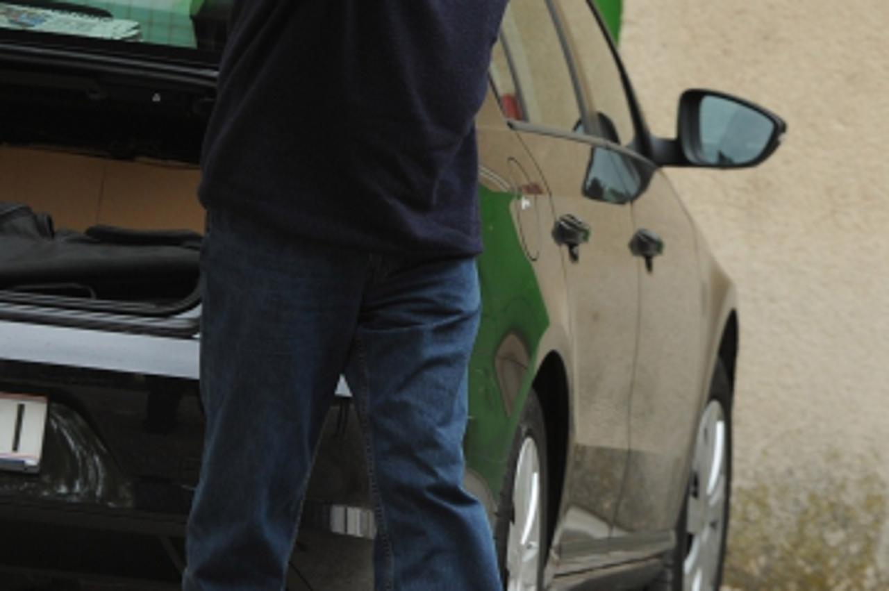 '27.09.2012., Knin - Ucenici osnovnih skola bojkotirali film Posljednji let Petra Ginza oskarovca Branka Lustiga. Film koji je prikazan u Domu Hrvatske vojske pratila su samo tri ucenika.  Photo: Hrvo