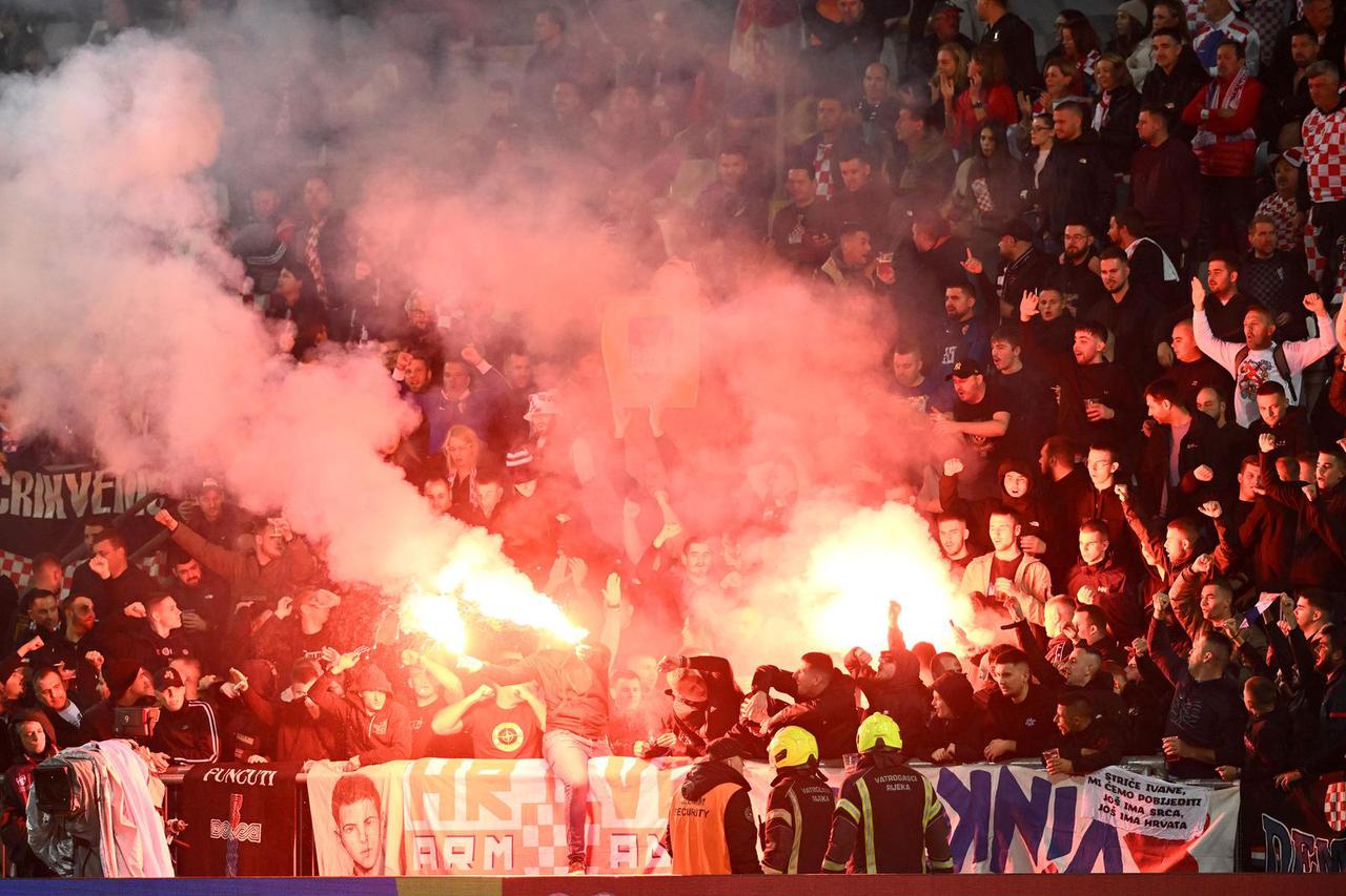 Rijeka: Atmosfera na trbinama tijekom susreta Hrvatske i Farskih otoka u kvalifikacijama za FIFA Svjetsko prvenstvo