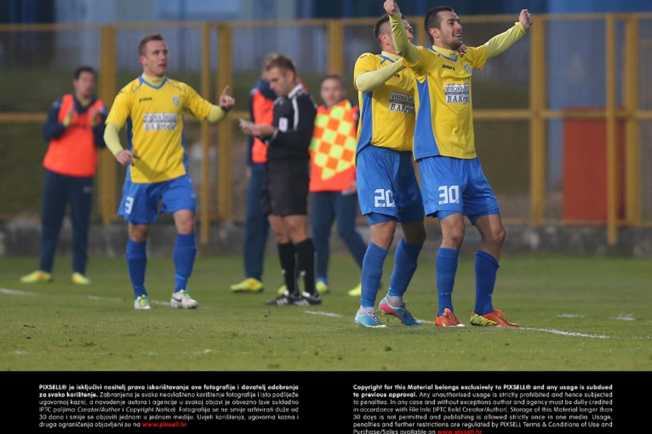 '04.10.2013., Zapresic - Druga HNL, 9. kolo. utakmica NK Inter Zapresic - NK Zagreb.Ilija Nestorovski i Duje Medak Kovacevic. Photo: Igor Kralj/PIXSELL'