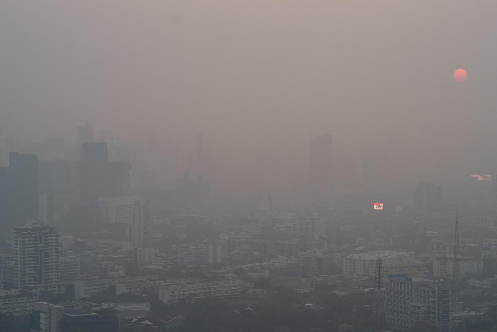 A view of the Bangkok city amid air pollution during sunrise, Thailand, March 7, 2023. REUTERS/Athit Perawongmetha Photo: ATHIT PERAWONGMETHA/REUTERS