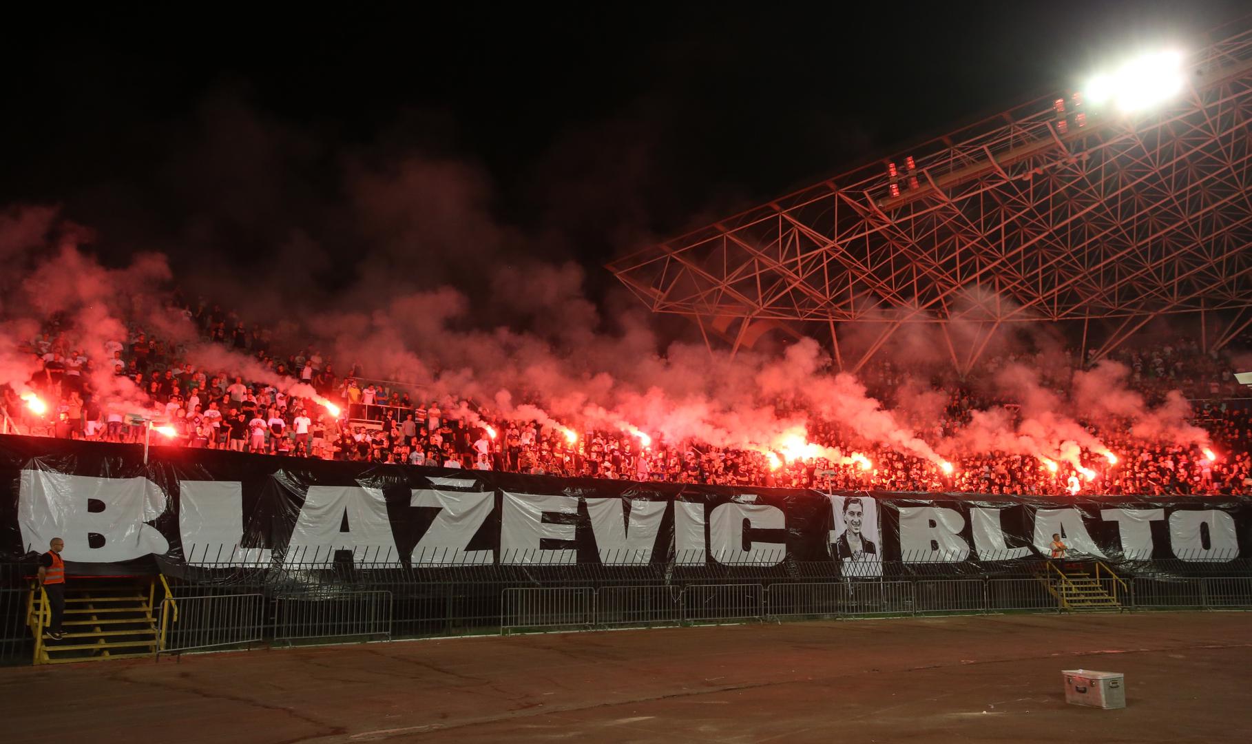 Torcida je tijekom utakmice Hajduka i Slaven Belupa u petom kolu HT Prve HNL u 23. minuti napustila tribinu na poljudskom stadionu odavši tako počast svom članu Ivanu Mati Blaževiću.