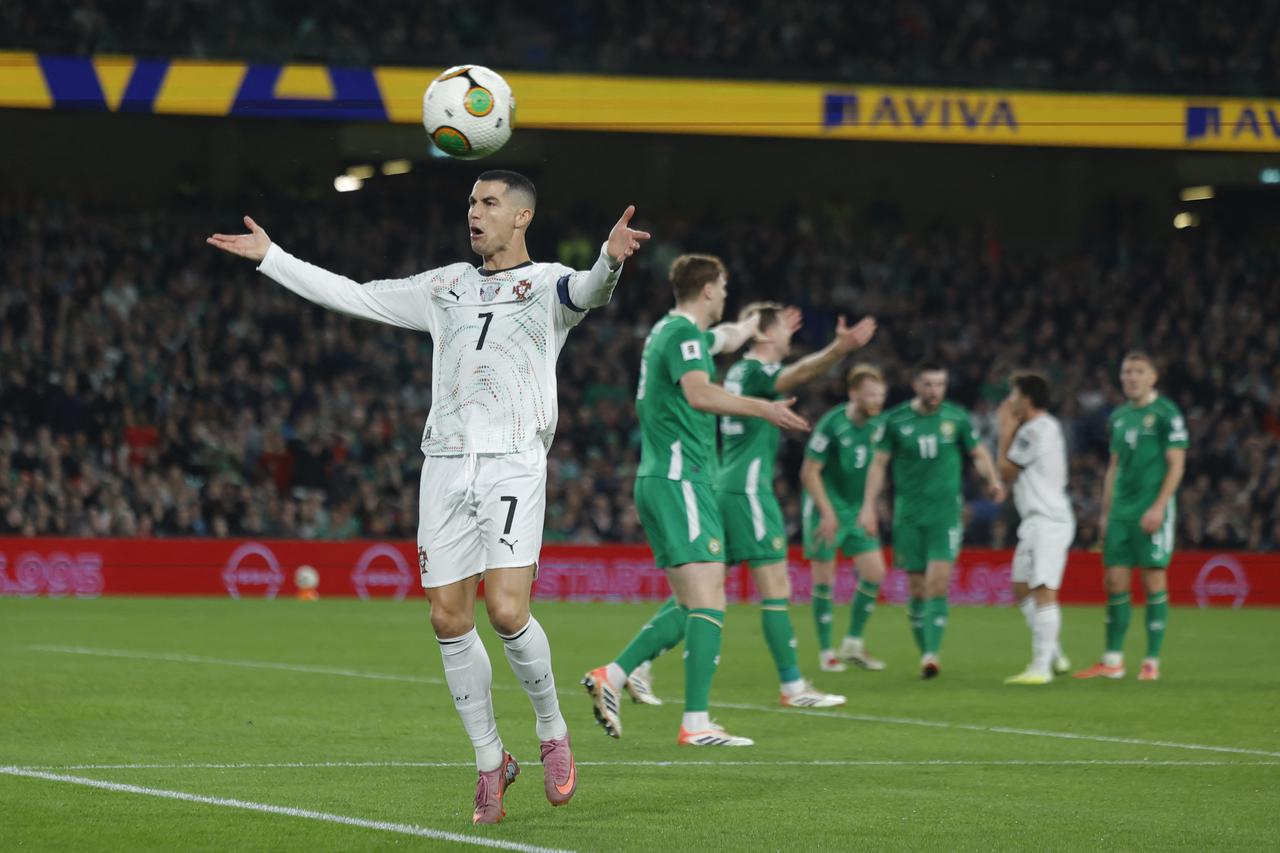 World Cup - UEFA Qualifiers - Group F - Republic of Ireland v Portugal