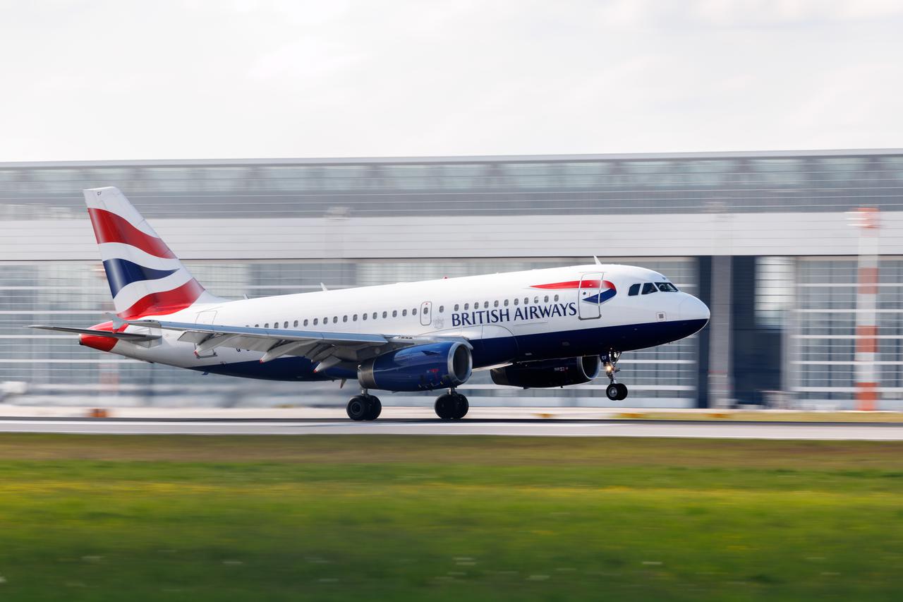 British Airways Airbus A319 on landing