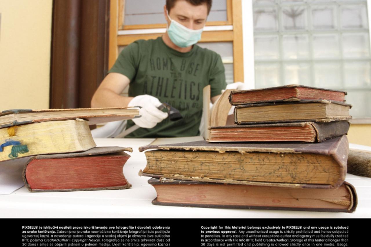 '16.07.2013., Varazdin - U tijeku je ciscenje starih i vrijednih knjiga u posjedu biskupijske knjiznice, najstariji misal datira iz 1511. godine. Photo: Vjeran Zganec-Rogulja/PIXSELL'
