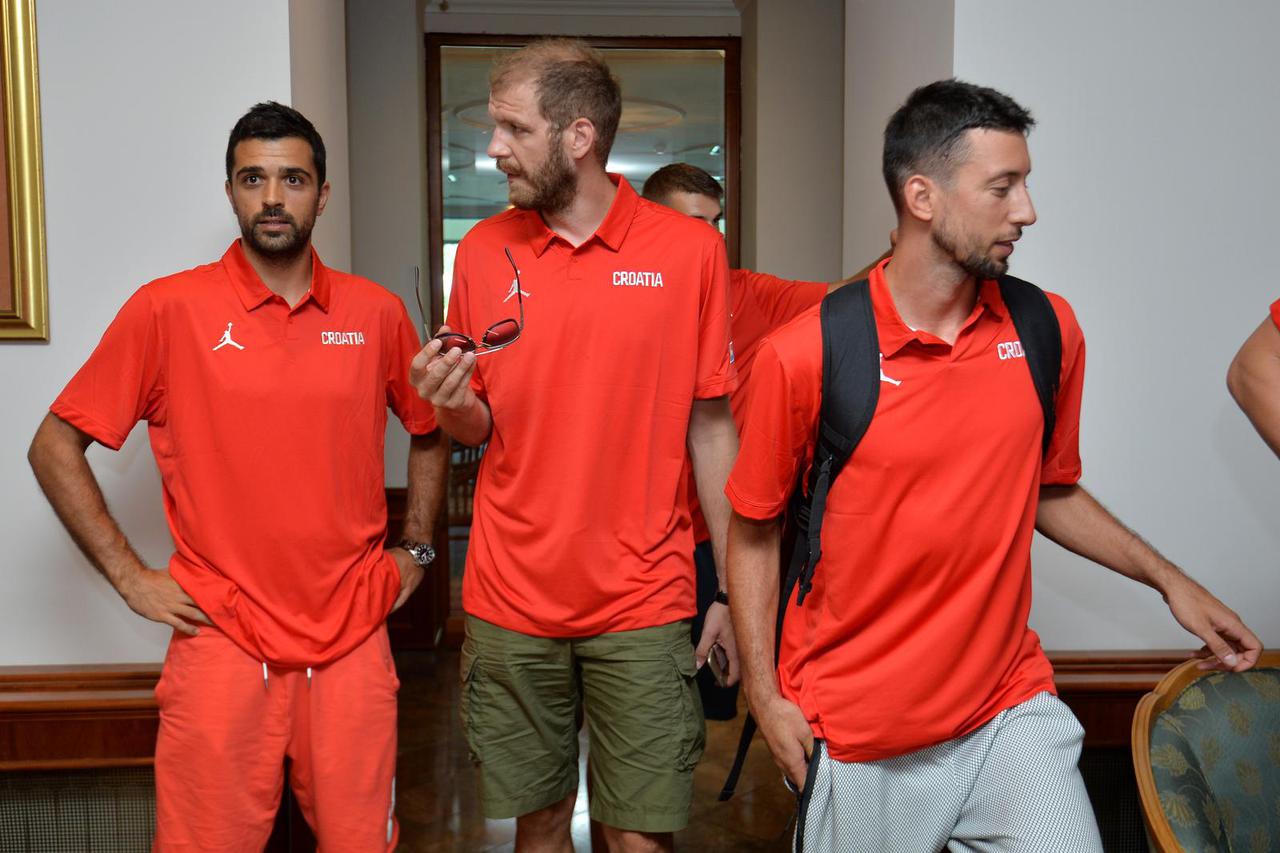 Zagreb: Okupljanje hrvatske košarkaške reprezentacije i odlazak na pripreme